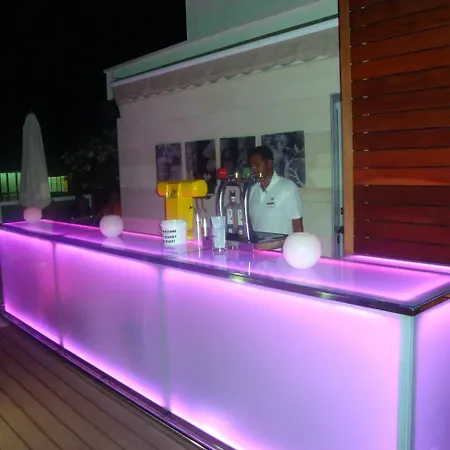 Ξενοδοχείο Villamarina Club Σαλού