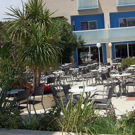 Villamarina Club 3* Σαλού