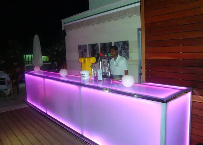 酒店 Villamarina Club 萨洛